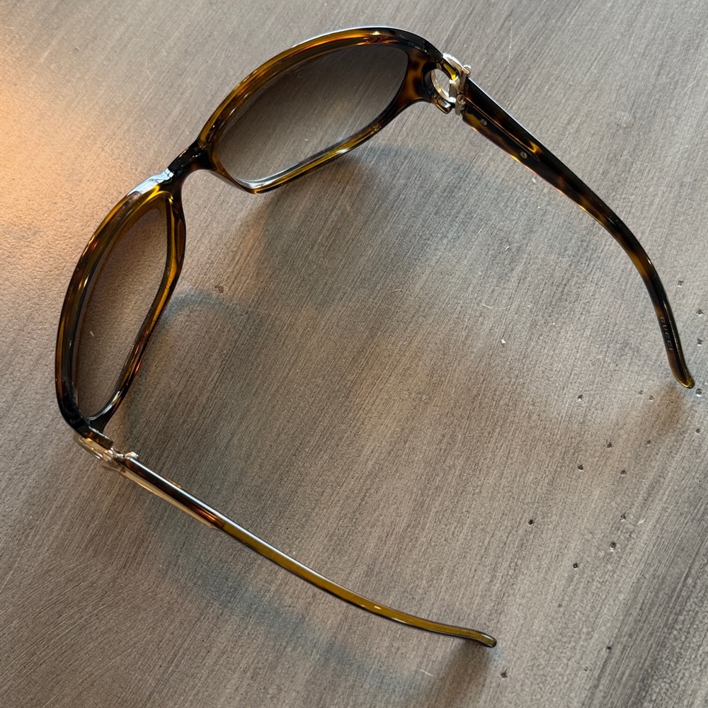 Gucci Authentic Like New Sunglasses - Picture 6 of 7